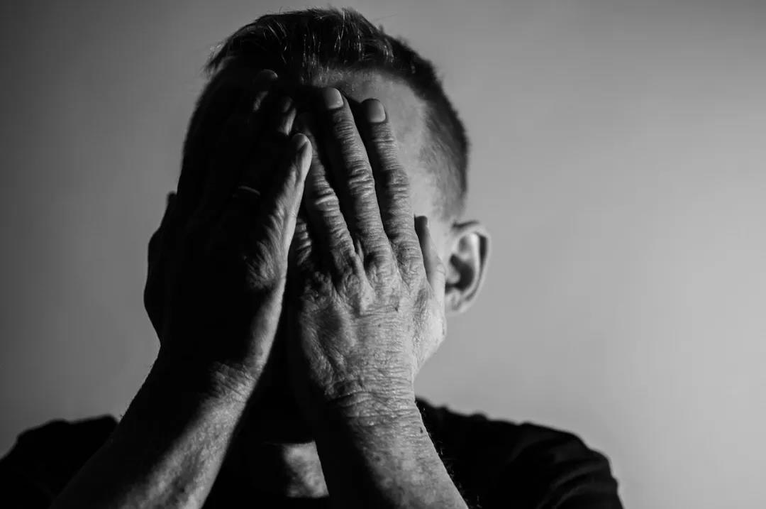 白內(nèi)障高發(fā)人群不再是中老年專利，來看看如何科學(xué)防護！