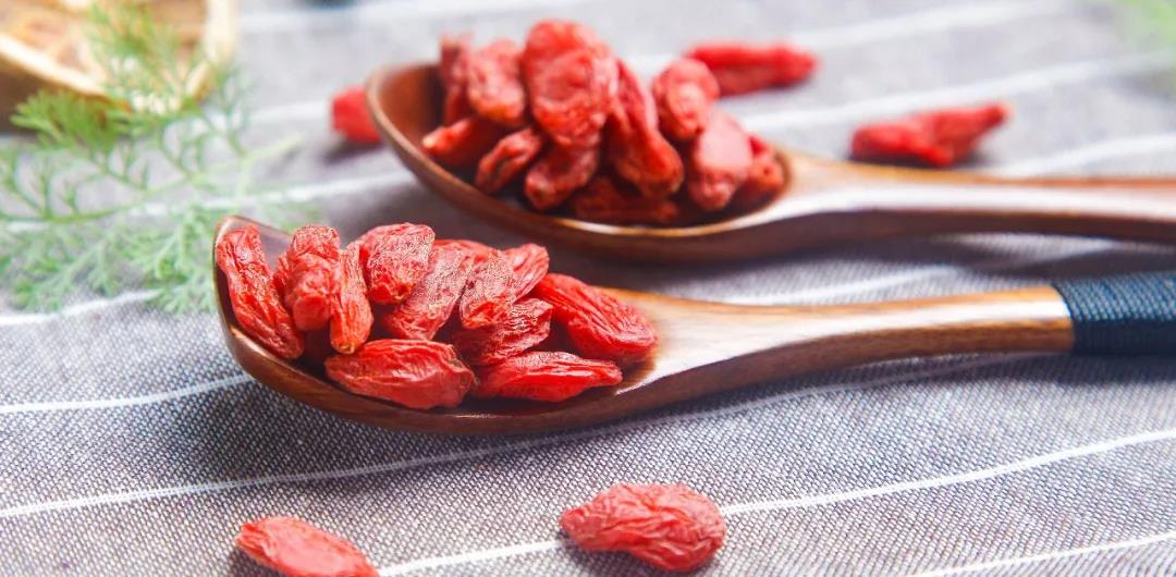 眼睛累了吃什么護(hù)眼？這種食物家家都有！